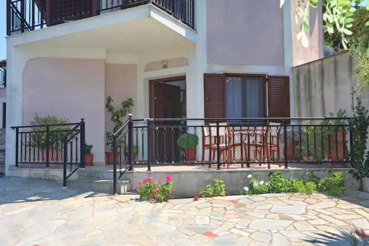 Skopelos Chara'S Lux Apartment Екстер'єр фото