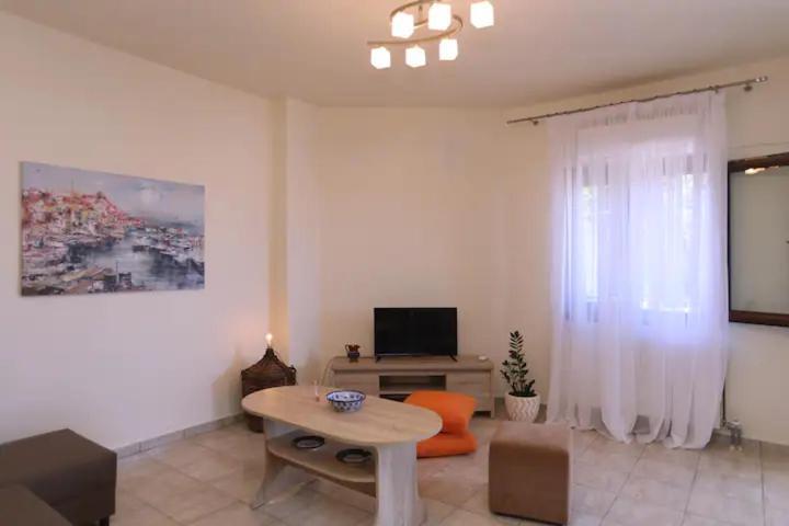 Skopelos Chara'S Lux Apartment Екстер'єр фото