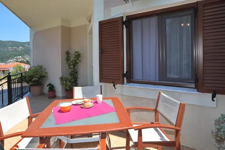 Skopelos Chara'S Lux Apartment Екстер'єр фото